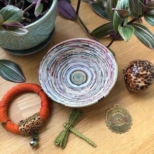 Magpie Lot 🐦‍⬛ Collection of Trinkets & Treasures - Paper Bowl, Shell, Bangle +